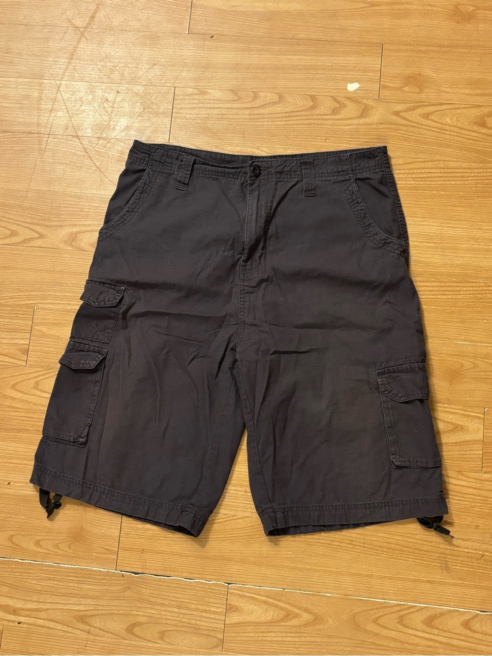 Men's Vintage Airwalk Cargo Shorts in Dark Charcoal - Classic Utility Style